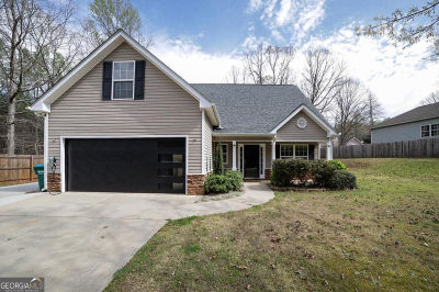 560 Windsong Lake Dr Commerce, GA 30529