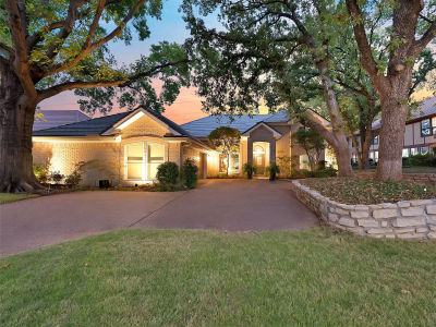 2907 Arbor Oaks Dr Arlington, TX 76006