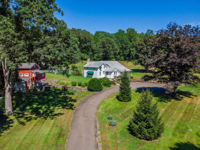 12 Valley Field Rd S Sandy Hook, CT 06482