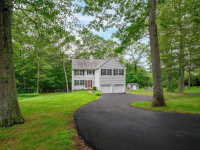 29 Little Brook Ln Newtown, CT 06470