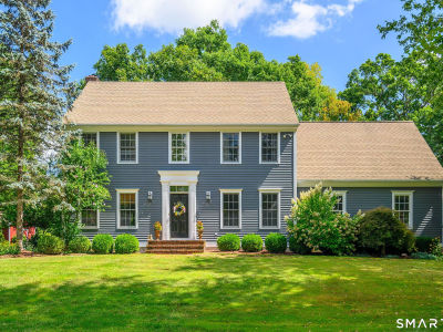 21 Phyllis Ln Newtown, CT 06470