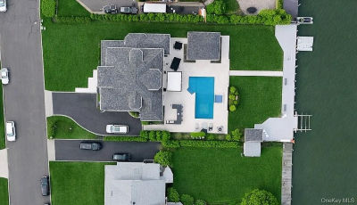 31 Shoal Dr West Islip, NY 11795