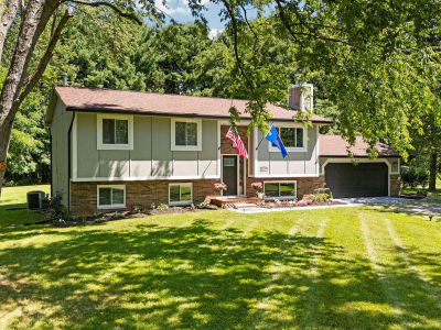 8739 Coyle Dr Pinckney, MI 48169