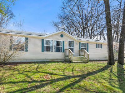 6545 Hiller St Whitmore Lake, MI 48189