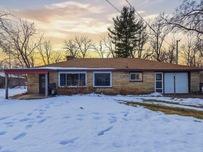 522 4th St Michigan Center, MI 49254