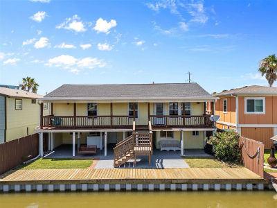 11 Highland Dr Hitchcock, TX 77563