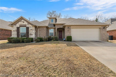 5612 Thomas Rd Fort Smith, AR 72916