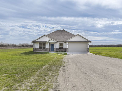 138 Zmolek Rd Ennis, TX 75119