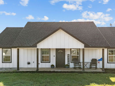 509 Pecan Tree Ct Poolville, TX 76487