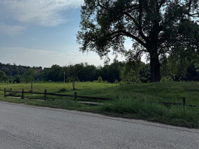 736 E Riverside Dr Bastrop, TX 78602