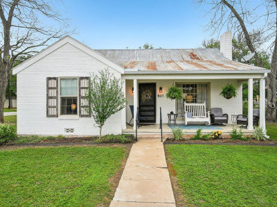 801 Bishop St Smithville, TX 78957