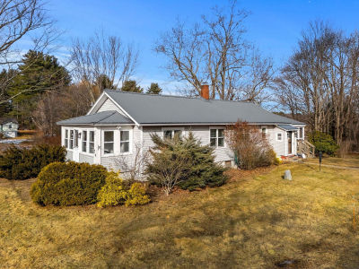 74 College Rd Stratham, NH 03885