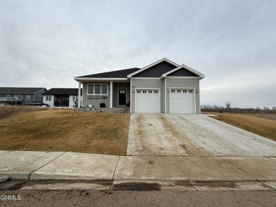 1404 Redtail Rd Watford City, ND 58854