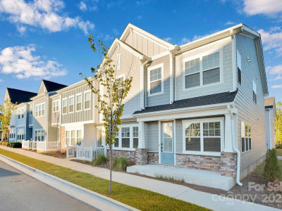 8817 Arrington Hall Dr Charlotte, NC 28215