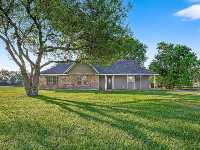 4310 Horseshoe Dr Needville, TX 77461