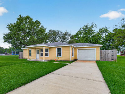 1708 Sycamore Ave #1702 Bay City, TX 77414