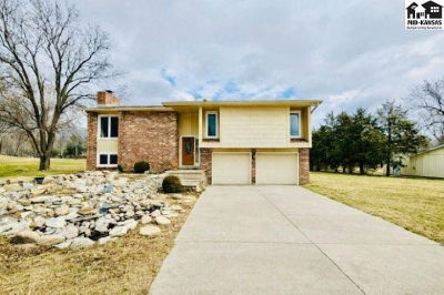 4108 Sherwood Dr Hutchinson, KS 67502