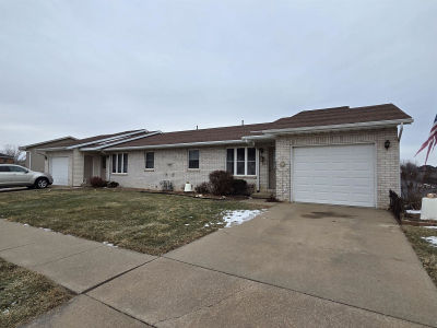 2182 Sunnyslope Dr Dubuque, IA 52002