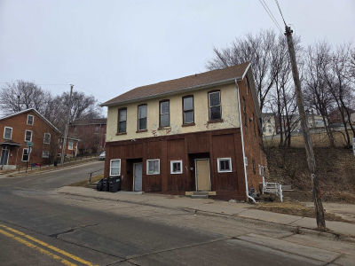 609-611 University Ave Dubuque, IA 52001