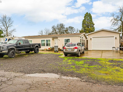 370 S 6th St Harrisburg, OR 97446