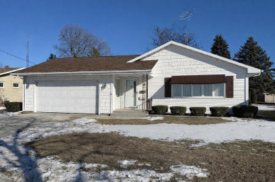 1233 S 26th St Manitowoc, WI 54220