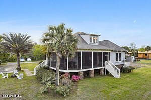 400 Merritt St Waveland, MS 39576
