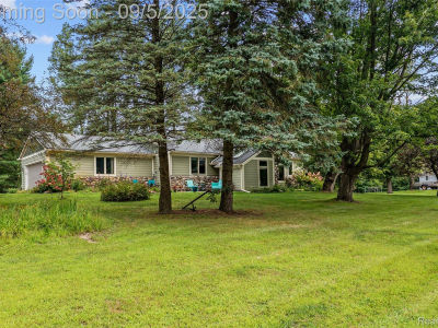 6218 Curtis Rd Plymouth, MI 48170