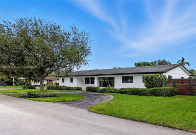 8341 SW 87th Ter Miami, FL 33143
