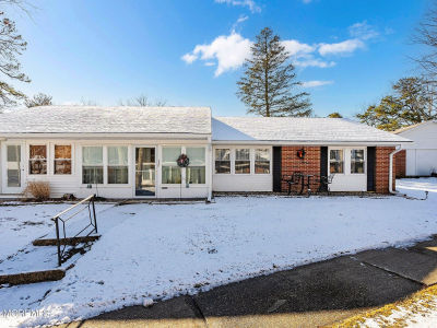 486B Thornbury Ct #1002 Lakewood, NJ 08701