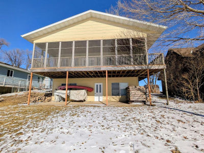 25861 105th St Spirit Lake, IA 51360