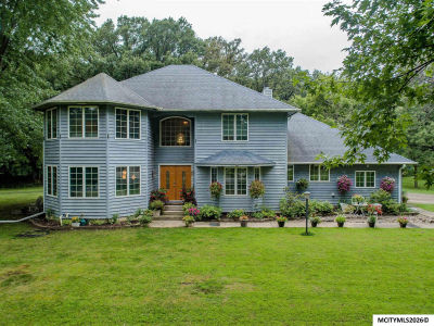1 Twin Oak Ln Mason City, IA 50401
