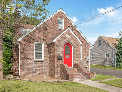 430 Staples St Farmingdale, NY 11735