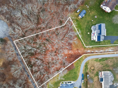 9 Arrowhead Trl Waterford, CT 06385