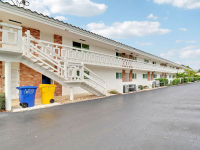 331 Tequesta Dr APT 212 Tequesta, FL 33469