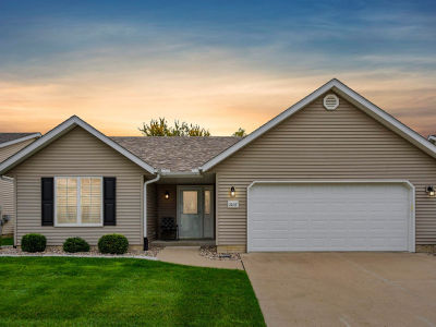 2037 Villa Pines Cir Carbon Cliff, IL 61239