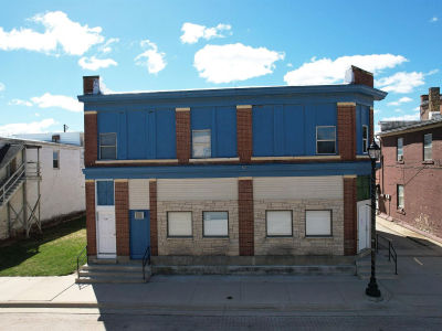 221 Center St Elgin, IA 52141