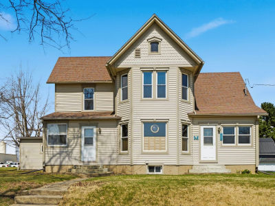 908 Switch St Elgin, IA 52141