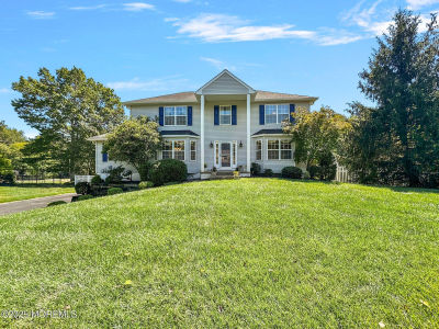 5 Twin Oaks Ct Jackson, NJ 08527