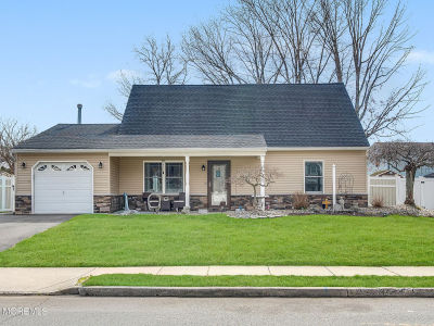 114 Starlight Rd Howell, NJ 07731