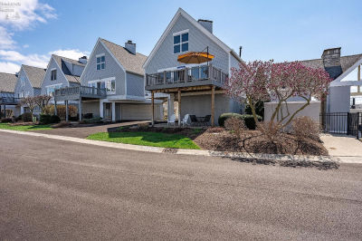 1614 Waters Edge Dr Pt Clinton, OH 43452