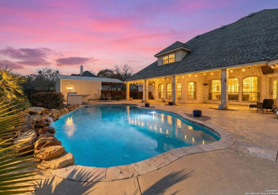 140 Legacy Trail Dr La Vernia, TX 78121