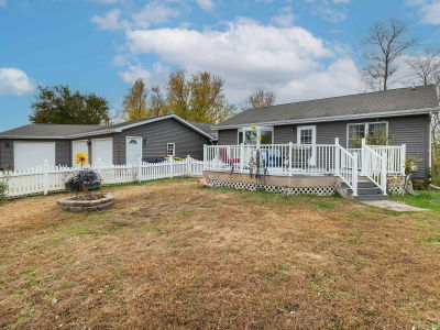 1 Irvine Ct Galena, IL 61036