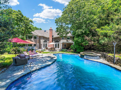 98 Spring Pond Ln Southampton, NY 11968