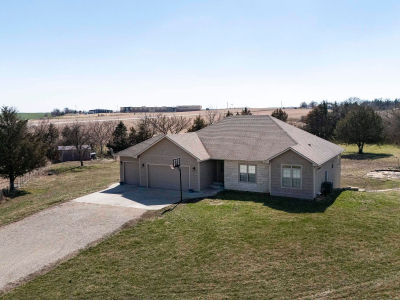 9830 Flush Rd Saint George, KS 66535
