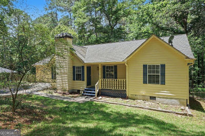 4827 Oakwood Ct Loganville, GA 30052