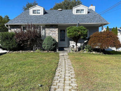 22 Herman Ave North Babylon, NY 11703