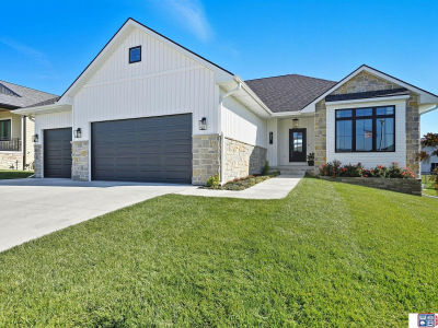 1028 Asher Ave Hickman, NE 68372