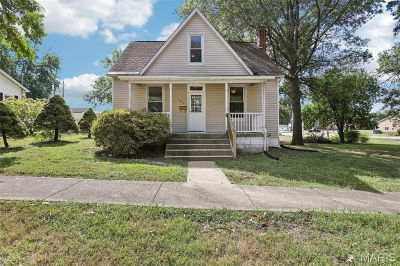 122 W 1st St Trenton, IL 62293