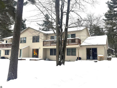 207 White Deer Trl Unit 11 Prudenville, MI 48651