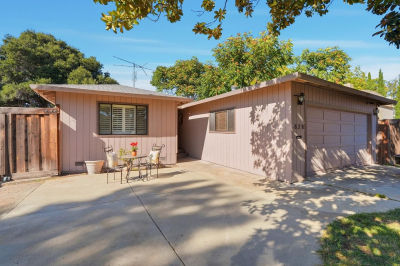 828 Weeks St East Palo Alto, CA 94303